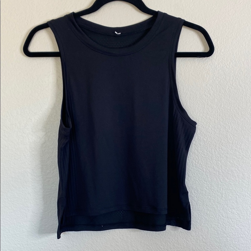 Lululemon train to be cropped Black tank Sleeveless Women's Top Sz? EUC